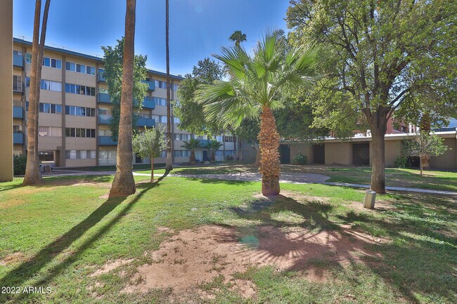 Building Photo - 351 Thomas Rd