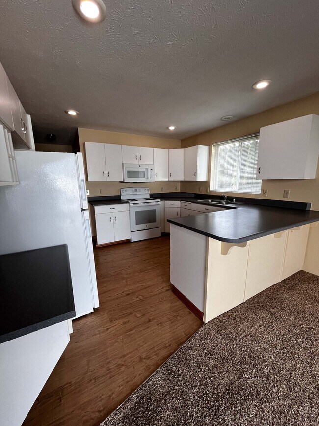 Foto del edificio - 723 E Sitka Ave