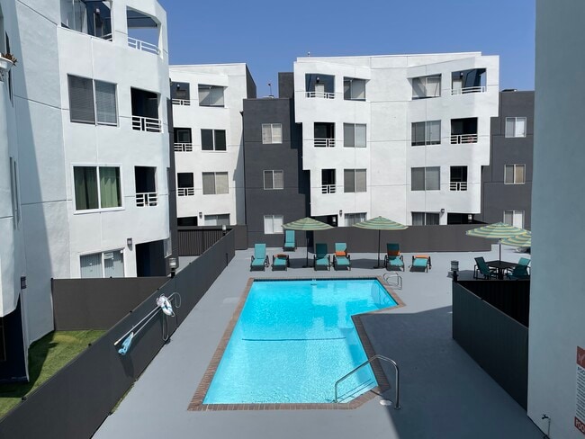 Foto del edificio - Monarch Apartments