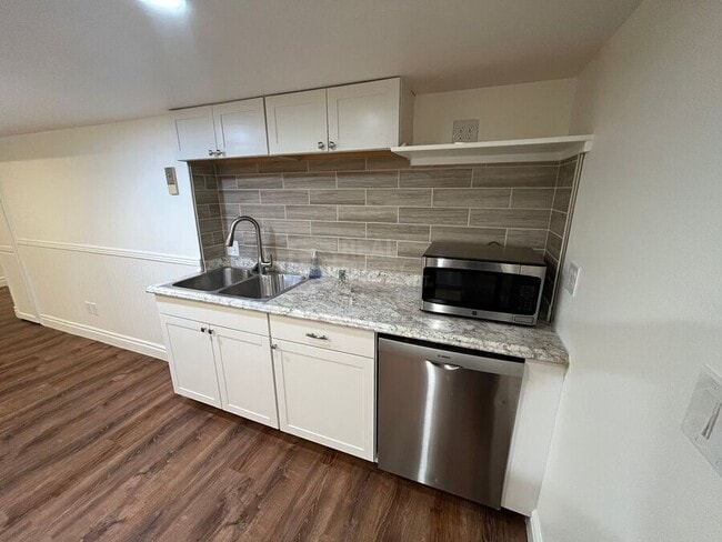 Building Photo - 1400 38th Ave