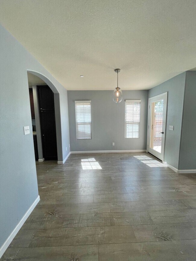 Building Photo - 3 br, 2.5 bath House - 534 Playa Circle