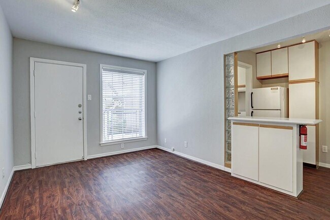 Building Photo - 2023 Huldy St