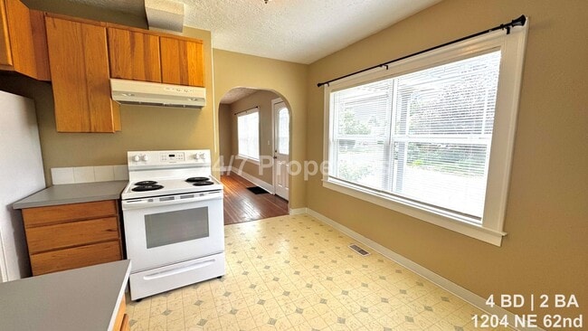 Building Photo - Charming 4 BD | 2 BA Bungalow with A/C - North Tabor