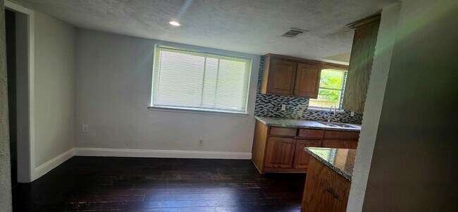 Foto del edificio - 1018 Rockledge Dr
