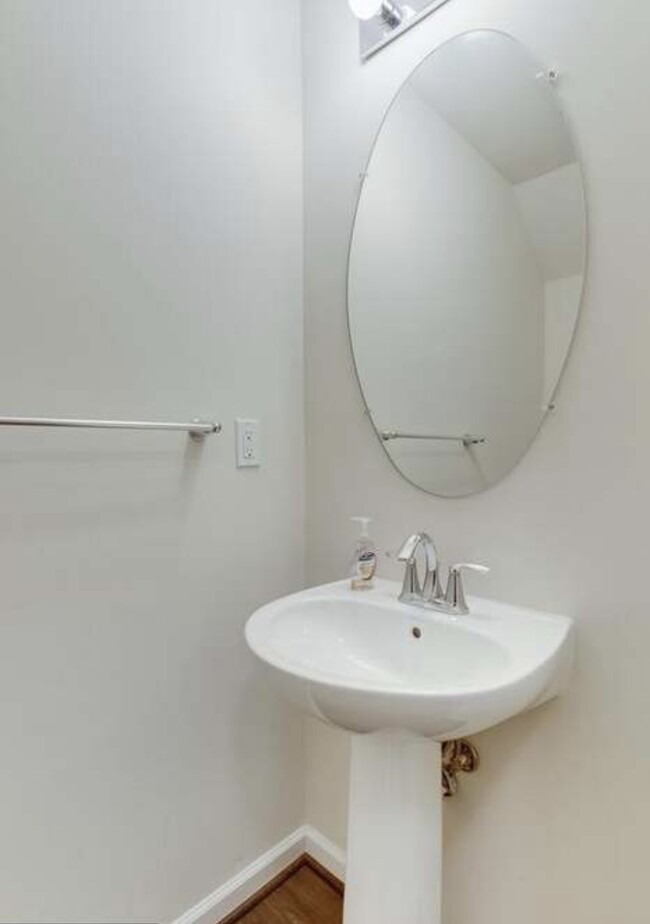 Building Photo - 1201 Coulbourn Cor
