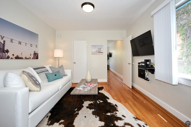Foto del edificio - 16 Clubhouse Ave