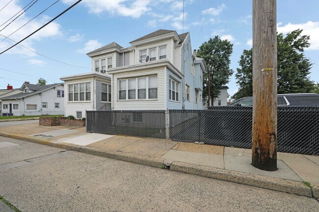Foto del edificio - 3403 River Rd