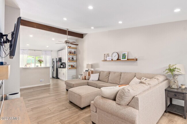 Foto del edificio - 4916 E Edgemont Ave