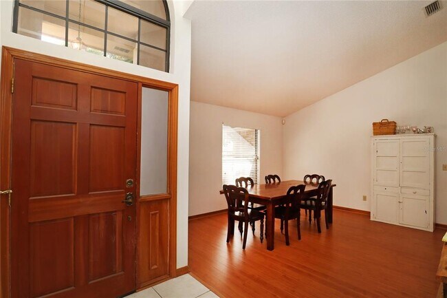 Foto del edificio - 5722 Bay Side Dr