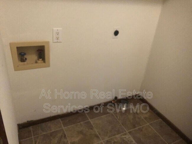 Building Photo - 3714 S Farm Rd 135
