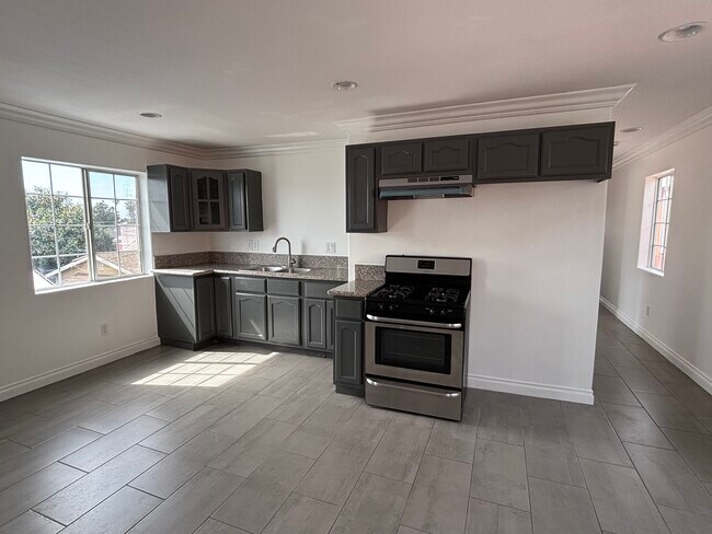 Foto del edificio - 2429 E 110th St