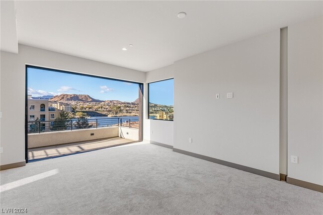 Building Photo - 18 Promenade Isle Ln