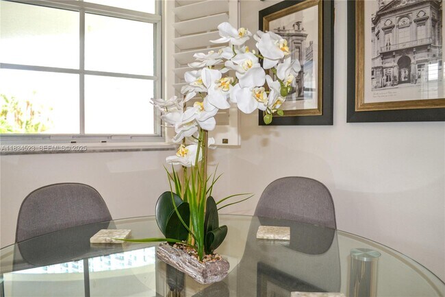 Foto del edificio - 3255 NE 184th St