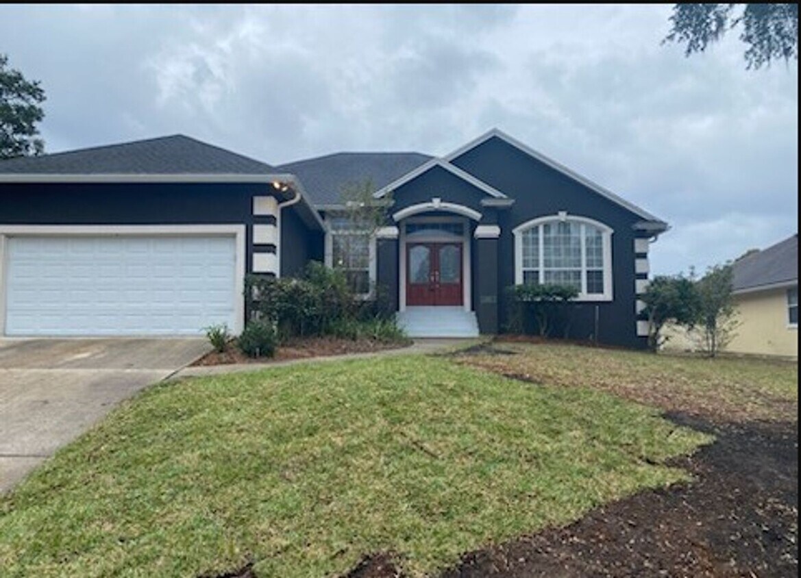 Foto principal - Spacious, traditional home 3 BD 2 BA Arlin...