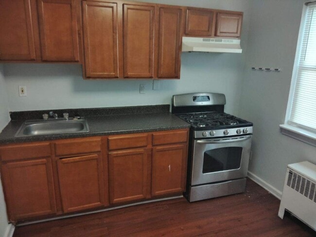 Building Photo - 4000 Elkader Rd