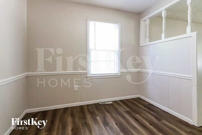 Building Photo - 607 NE Short St