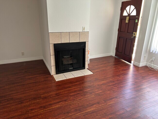 Foto del edificio - 2550 S Barrington Ave