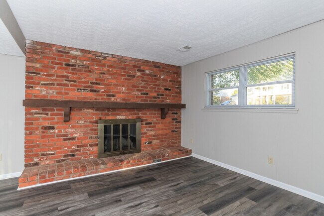 Foto del edificio - 1701 Collinspark Ct