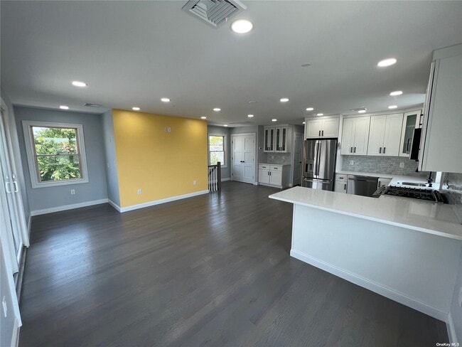 Building Photo - 517 Monroe Blvd