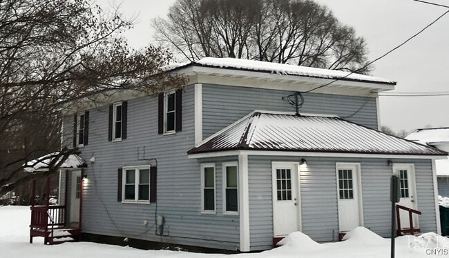 Building Photo - 335 Church St