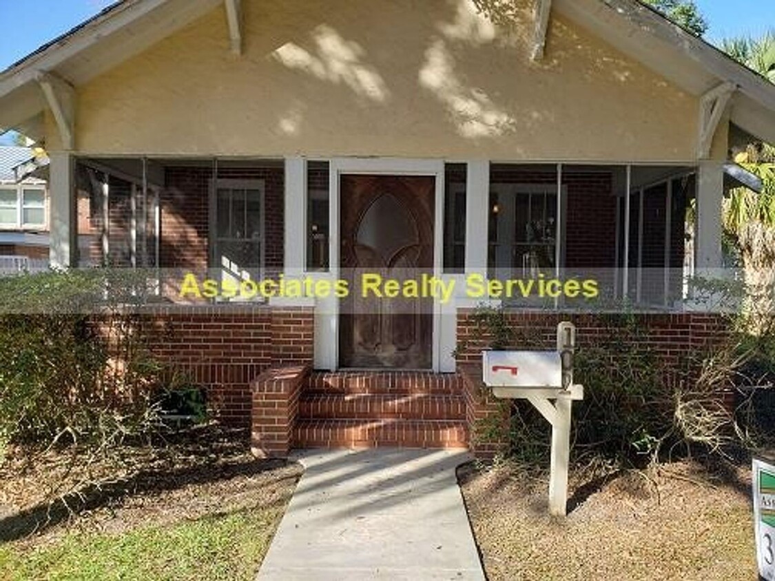 Walk to UF! Cute/Historic 3 bedroom, 2 b... - Walk to UF!   Cute/Historic 3 bedroom, 2 b...