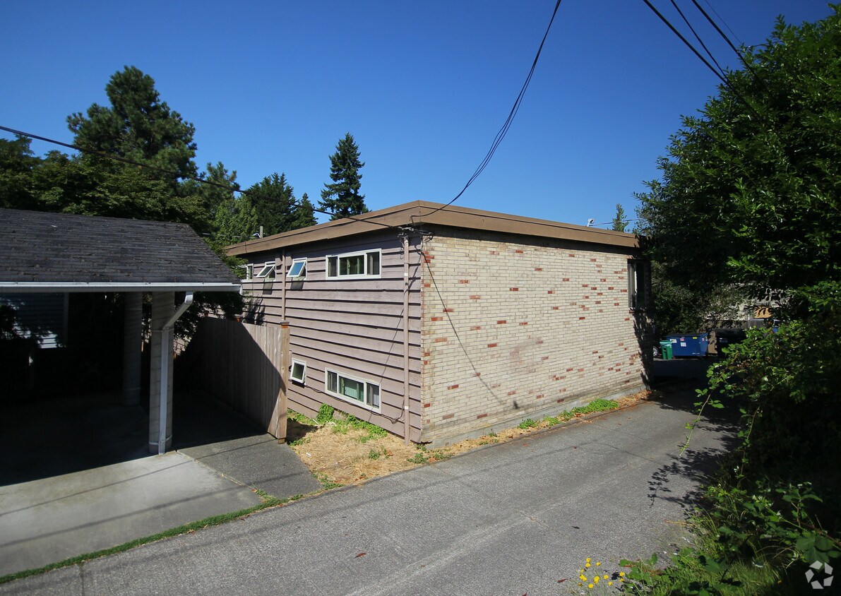 Foto del edificio - 5920 Fauntleroy Way SW