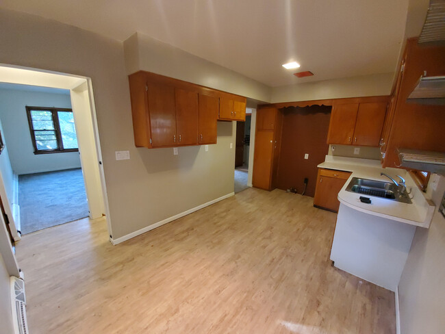 Building Photo - 1430 N 70th St