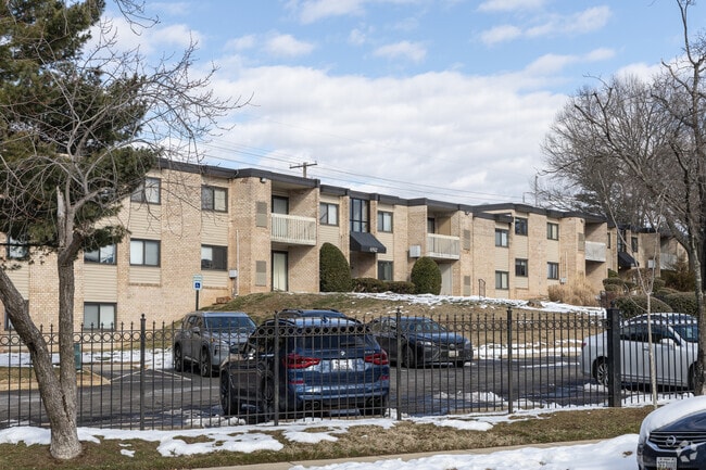 6310 Hil-Mar Dr - Burgundy Park