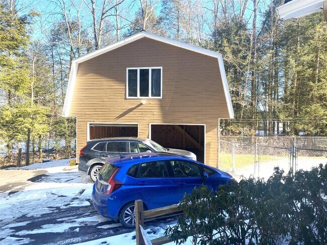 Building Photo - 473 McFadden Rd