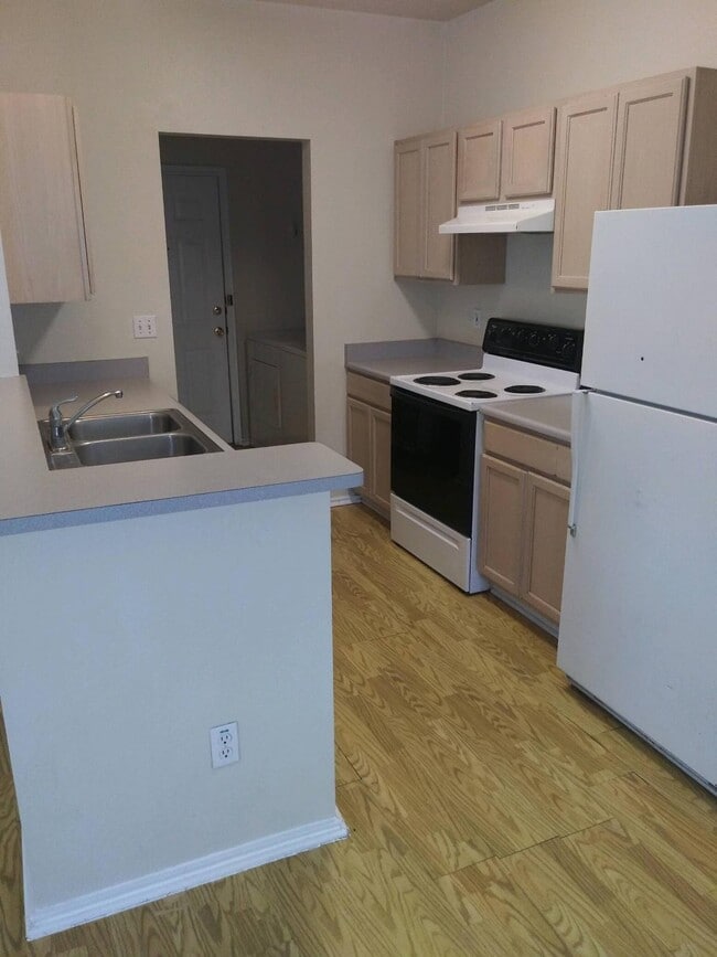 Building Photo - 844 Sagewood Trl