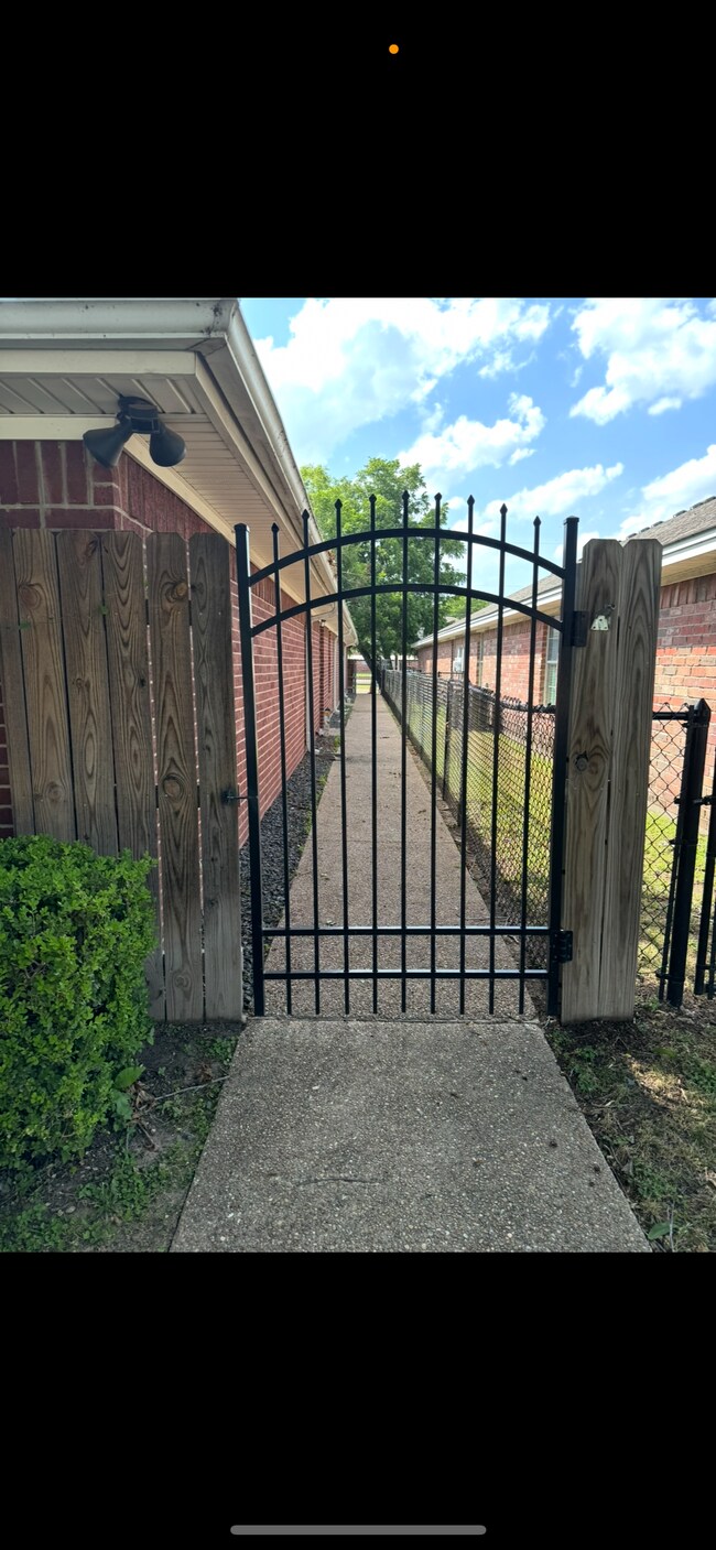 Foto del edificio - 1305 Bagby Ave