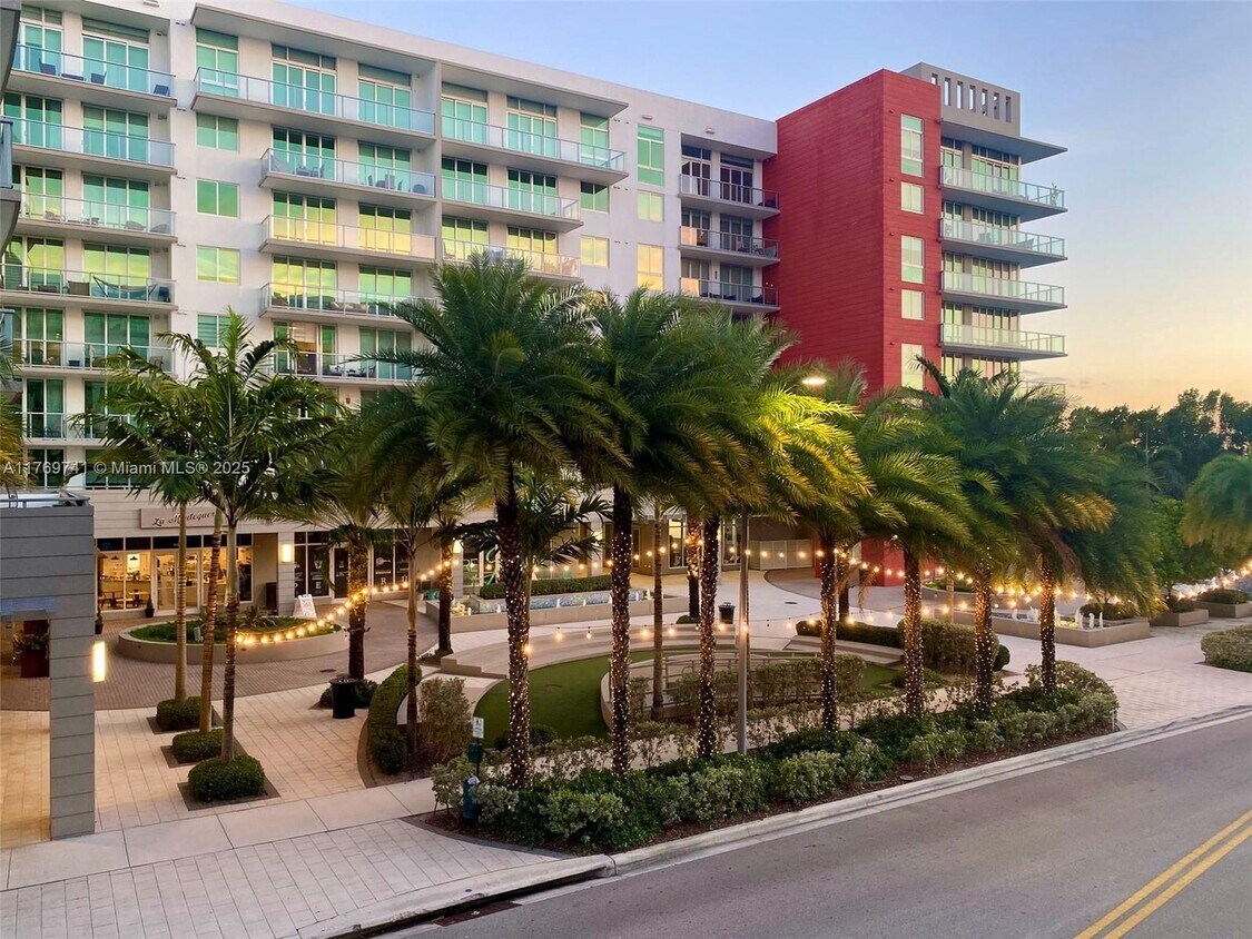 Foto principal - 7825 NW 107th Ave