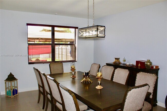 Foto del edificio - 3728 SE 5th Ct