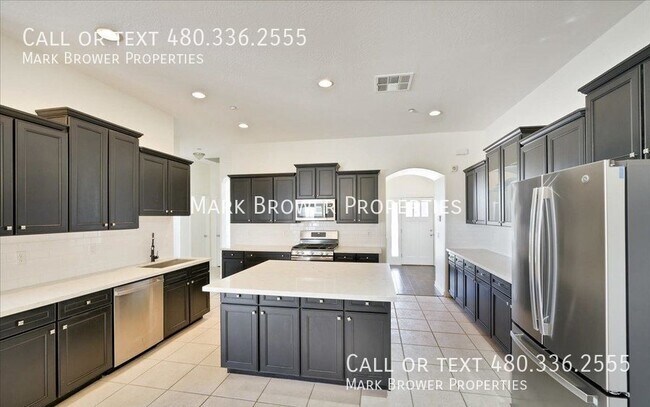 Building Photo - 11423 W La Reata Ave