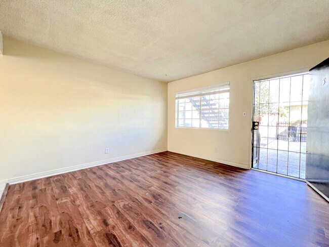 Building Photo - 1331 W 38th St