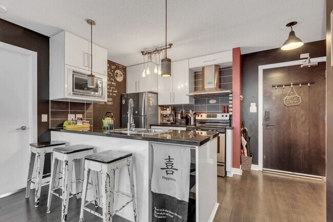 Building Photo - 689 Abbott St