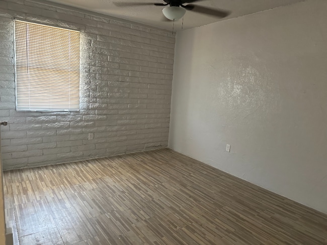 Foto del edificio - 1940 W University Dr