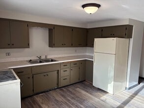 Building Photo - 323 2nd Ave