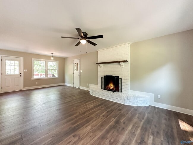 Foto del edificio - 11210 Mountain Crest Dr SE