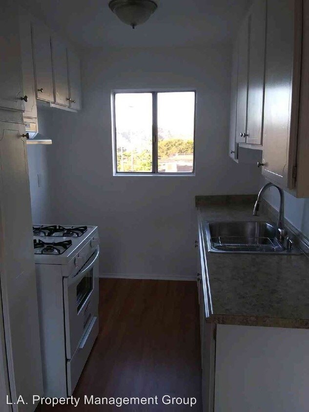 Primary Photo - 3323 Cazador St