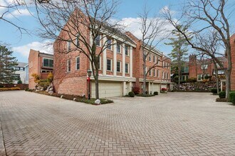Building Photo - 19 Landmark St