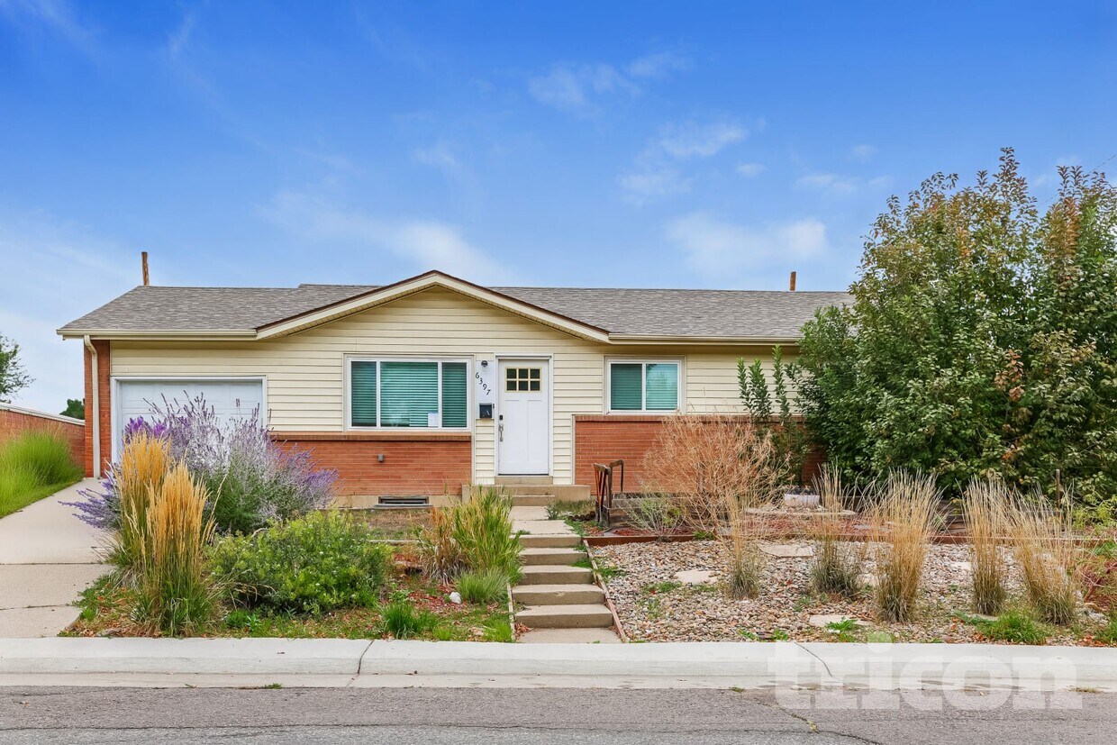 Foto principal - 6397 Brooks Dr