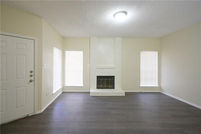 Building Photo - 11611 April Dr