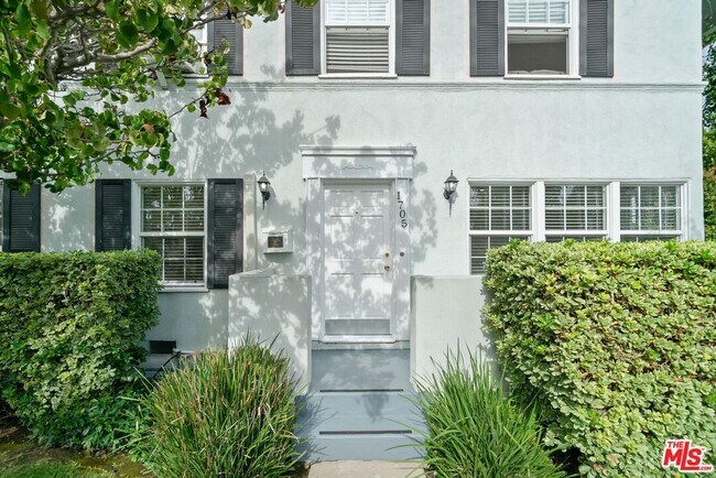Foto del edificio - 1705 Stearns Dr