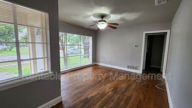 Foto del edificio - 406 W 14th St