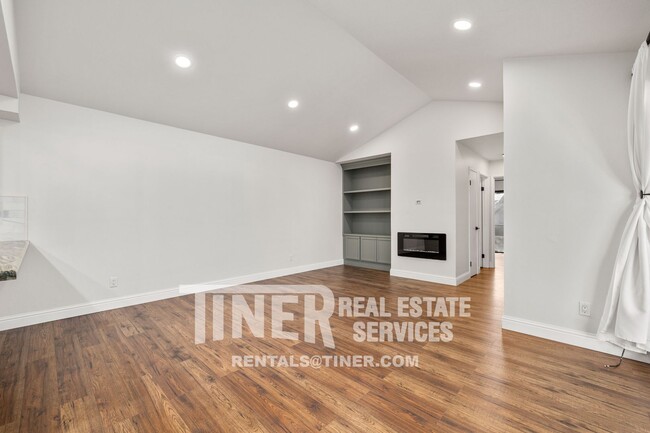 Building Photo - Beautifully remodeled Sacramento half-plex