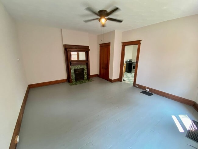 Building Photo - SPRING LEASING SPECIAL 1/2 OFF 1ST MONTHS ...