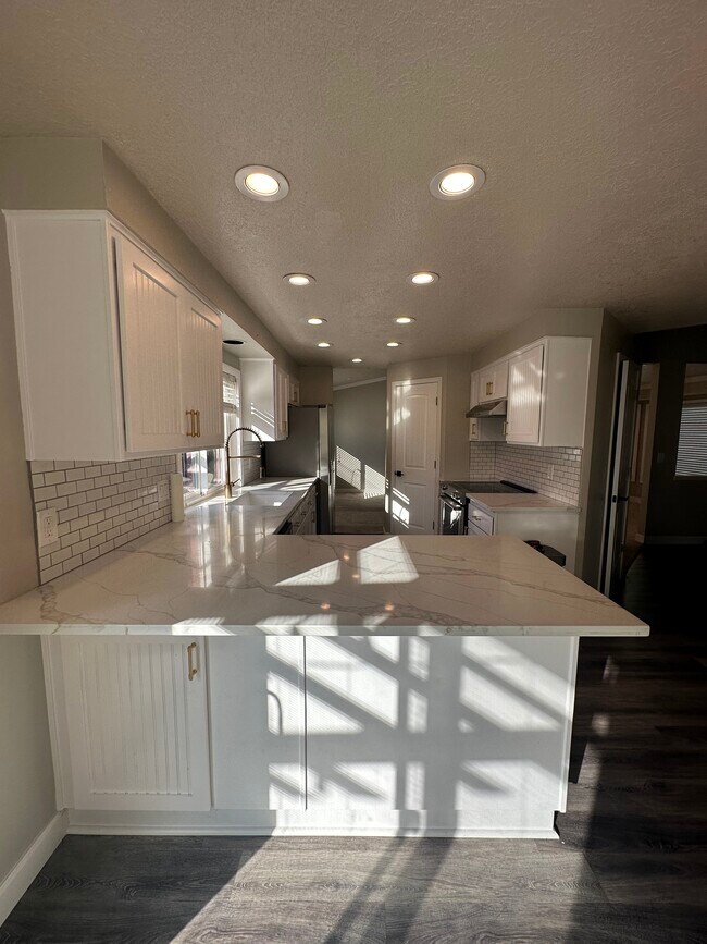 Kitchen - 7353 SE Hacienda Ct
