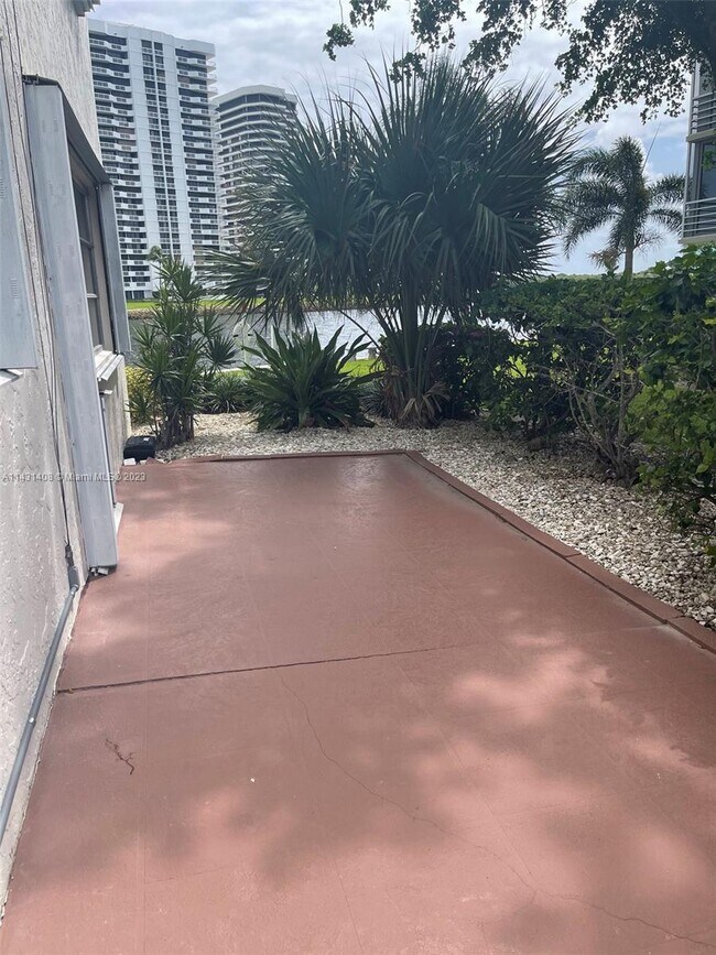 Building Photo - 28 Yacht Club Dr