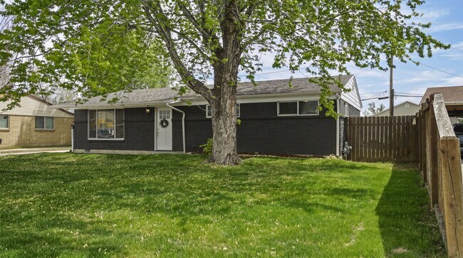Foto del edificio - Charming and Quiet 3 bed Orem Home in Prime Location with Solar!!